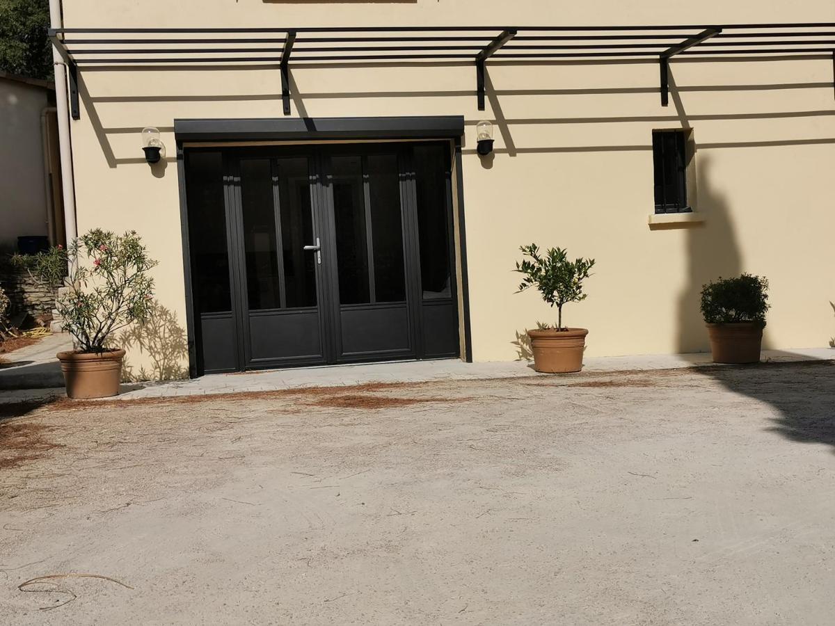 Gite 2 Chambres Avec Piscine Sernhac エクステリア 写真