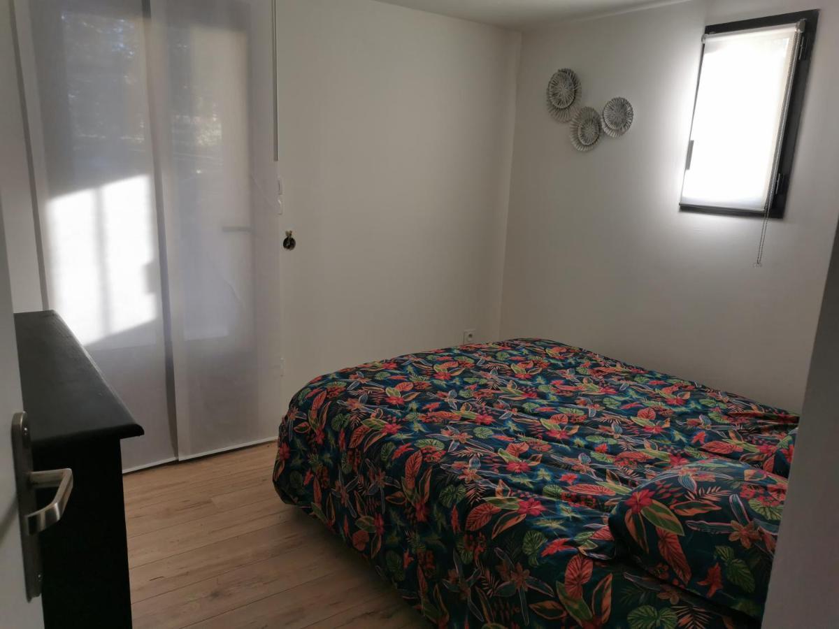Gite 2 Chambres Avec Piscine Sernhac エクステリア 写真