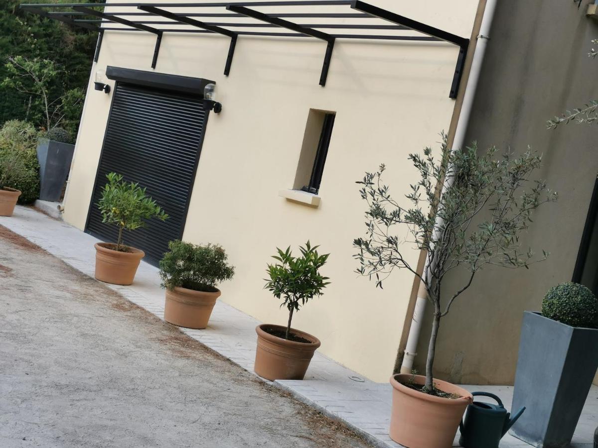 Gite 2 Chambres Avec Piscine Sernhac エクステリア 写真