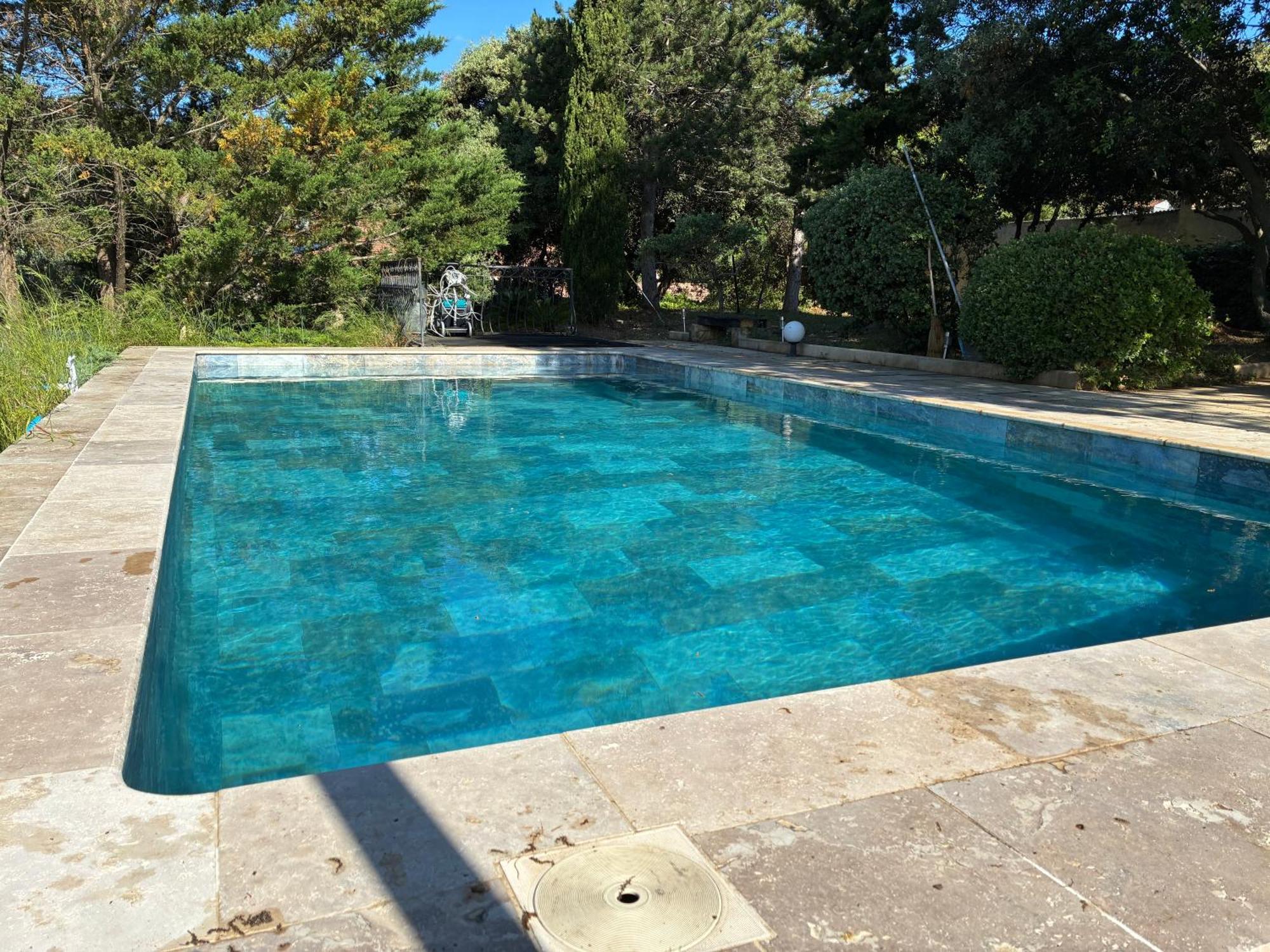 Gite 2 Chambres Avec Piscine Sernhac エクステリア 写真
